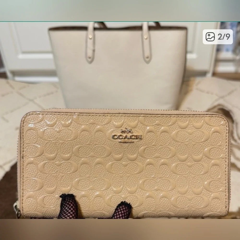 Coach Tote & Wallet EUC - Picture 2 of 10
